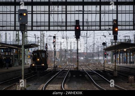 "24.01.2024, Germania, Brema, Brema - vuoto alla stazione centrale di Brema durante lo sciopero nazionale dei macchinisti" union GDL. 00A240124D037CARO Foto Stock