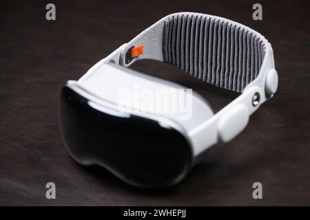 HCMC, VN - febbraio 2024. Apple Vision Pro per uso editoriale Foto Stock