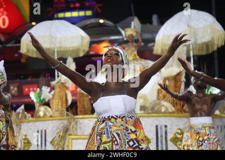 DESFILES SERIE OURO DO CARNAVAL DO RIO DE JANEIRO RIO DE JANEIRO RJ, 02/09/2023 - Carnival /Rio de Janeiro Gold Series Schools Parade - Uniao do Parque Acari apre la sfilata Gold Series questo venerdì sera, Sambodromo da Sapucai, a Rio de Janiero 09. IMAGO / Erbs Jr Rio de Janeiro Brasile Copyright: XErbsxJrx Foto Stock