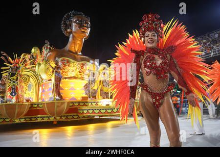 DESFILES SERIE OURO DO CARNAVAL DO RIO DE JANEIRO RIO DE JANEIRO RJ, 02/09/2023 - Carnival /Rio de Janeiro Gold Series Schools Parade - Uniao do Parque Acari apre la sfilata Gold Series questo venerdì sera, Sambodromo da Sapucai, a Rio de Janiero 09. IMAGO / Erbs Jr Rio de Janeiro Brasile Copyright: XErbsxJrx Foto Stock