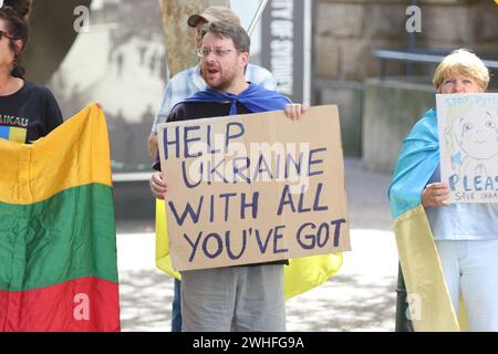 Sydney, Australia. 10 febbraio 2024. Raduno ucraino settimanale per mostrare sostegno ai soldati ucraini e per ricordare alla gente che la guerra con la Russia non è finita. Crediti: Richard Milnes/Alamy Live News Foto Stock