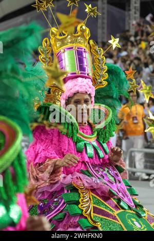 Carnaval SP Turis 2024 SAO PAULO SP, 02/09/2023 - SP Turis Carnival /Special Group Schools Parade - Barroca zona sul , in sfilata questo venerdì sera, al Sambodromo di Anhembi, San Paolo 09. IMAGO / Jefferson Aguiar Sao Paulo Brasil Copyright: XJeffersonxAguiarx Foto Stock