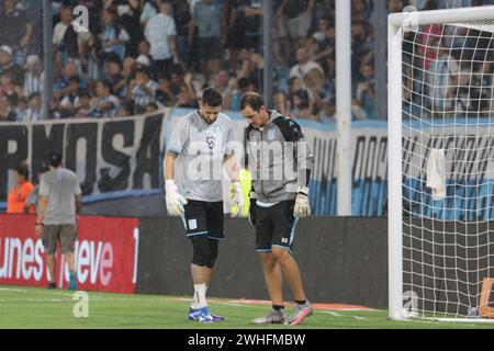 Avellaneda, Argentina, 9 febbraio 2024. Gabriel Arias e Gustavo Campagnuolo durante la partita tra Racing Club e San Lorenzo de Almagro. Crediti: Fabideciria/Alamy Live News Foto Stock