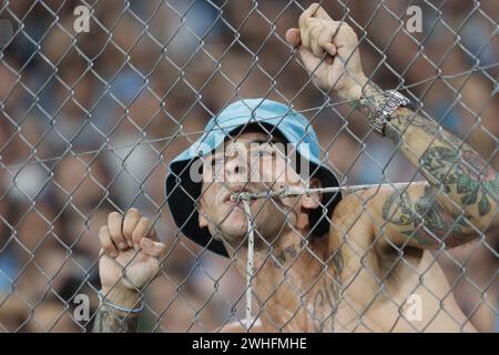 Avellaneda, Argentina, 9 febbraio 2024. Fan del Racing Club durante la partita tra Racing Club e San Lorenzo de Almagro. Crediti: Fabideciria/Alamy Live News Foto Stock