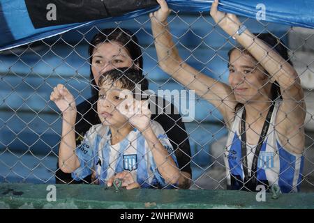 Avellaneda, Argentina, 9 febbraio 2024. Fan del Racing Club durante la partita tra Racing Club e San Lorenzo de Almagro. Crediti: Fabideciria/Alamy Live News Foto Stock