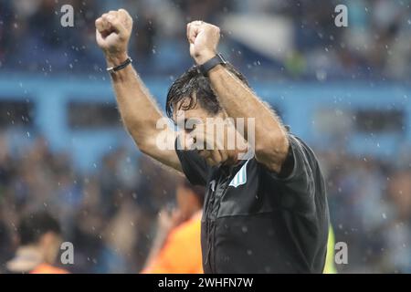 Avellaneda, Argentina, 9 febbraio 2024. Gustavo Costas festeggia durante la partita tra Racing Club e San Lorenzo de Almagro. Crediti: Fabideciria/Alamy Live News Foto Stock