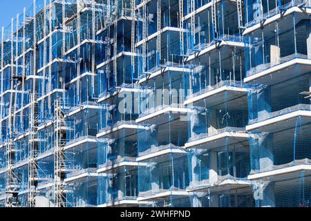 Facciata di un condominio in costruzione vista a Badalona, Spagna Foto Stock