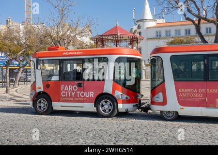 Tourist Road Train a Faro City Tour Train Vehicle Faro the Algarve Portogallo 6 febbraio 2024 Foto Stock