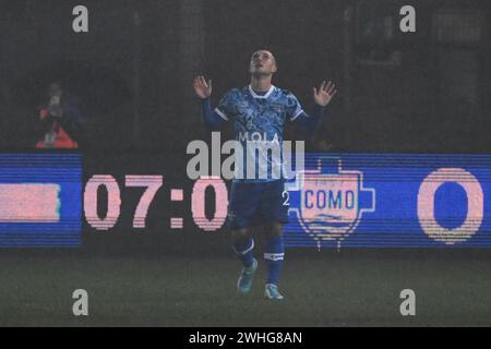 Gabriel Tadeu STREFEZA REBELATO del calcio Como festeggia dopo un gol durante la partita di calcio di serie B BKT tra il calcio Como Brescia calcio il 9 febbraio 2024 allo stadio Giuseppe Senigallia di Como. Foto Tiziano Ballabio Foto Stock