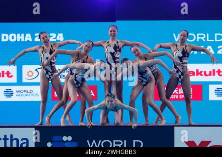 Doha, Qatar. 9 febbraio 2024. Japan team Group (JPN) Artistic Swimming : World Aquatics Championships Doha 2024 Team Free routine Final all'Aspire Dome di Doha, Qatar . Crediti: AFLO/Alamy Live News Foto Stock