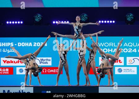 Doha, Qatar. 9 febbraio 2024. Japan team Group (JPN) Artistic Swimming : World Aquatics Championships Doha 2024 Team Free routine Final all'Aspire Dome di Doha, Qatar . Crediti: AFLO/Alamy Live News Foto Stock