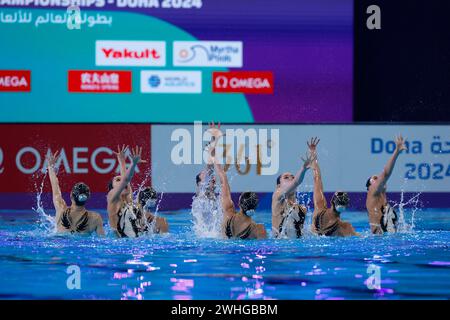 Doha, Qatar. 9 febbraio 2024. Japan team Group (JPN) Artistic Swimming : World Aquatics Championships Doha 2024 Team Free routine Final all'Aspire Dome di Doha, Qatar . Crediti: AFLO/Alamy Live News Foto Stock
