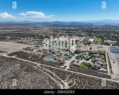 Vista aerea di Rancho Cucamonga, situata a sud delle colline pedemontane delle San Gabriel Mountains e della Angeles National Forest Foto Stock
