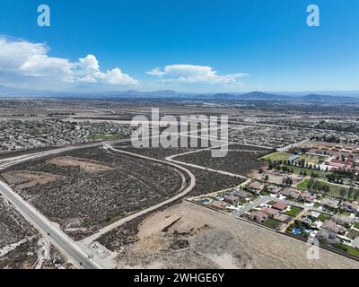 Vista aerea di Rancho Cucamonga, situata a sud delle colline pedemontane delle San Gabriel Mountains e della Angeles National Forest Foto Stock