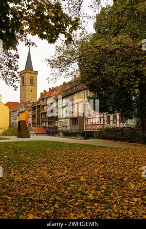 Ponte medievale dei mercanti a Erfurt in autunno Foto Stock