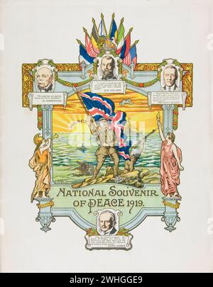 "New Zealand National souvenir of Peace 1919" copertina di un libro di souvenir pubblicato dal Wellington Peace Celebrations Committee l'8 luglio 1919, ed è un esempio immediato di propaganda post-prima guerra mondiale. L'immagine raffigura un soldato che sventola una bandiera Union Jack dalla costa, con il mare dietro di lui e un sole nascente con la "Pace" sopra. Le bandiere alleate decorano la parte superiore. Le figure femminili della Vittoria e della libertà affiancano l'immagine. I quattro principali leader, con citazioni, circondano l'immagine: M. Clemenceau, H.M. The King, il presidente Wilson e Lloyd George. Foto Stock