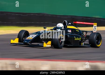 Sandown Park, Australia. 10 febbraio 2024. Joanne Ciconte (#25) accelera fuori dalla curva 3 durante le qualifiche per il Giti Australian Formula Open di sabato alla Shannon's Speed Series Race Sandown Credit: James Forrester/Alamy Live News Foto Stock