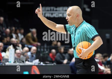 © NICOLAS GOISQUE/MAXPPP - 07-02-2024, 20:00, palais des Sports jean-michel geoffroy de dijon, basket, campionato campioni di basket, top 16, 3ème journéejda dijon basket - cesti telekom bonn, saverio lanzarini, arbitro crediti: MAXPPP/Alamy Live News Foto Stock