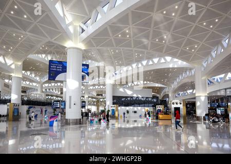 Terminal des Flughafen Riad International Airport in Saudi-Arabien Riad, Saudi-Arabien - 15. Febbraio 2023: Terminal des Flughafen Riad International Airport in Riad, Arabia Saudita. *** Terminal dell'Aeroporto Internazionale di Riad in Arabia Saudita Riad, Arabia Saudita 15 febbraio 2023 Terminal dell'Aeroporto Internazionale di Riad a Riad, Arabia Saudita Foto Stock