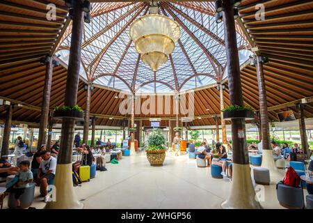 Aeroporto USM di Wartebereich im Terminal des Flughafen Ko Samui in Thailandia Ko Samui, Thailandia - 13. Febbraio 2023: Wartebereich im Terminal des Flughafen Koh Samui USM in Thailandia. *** Area d'attesa nel terminal dell'aeroporto USM di Ko Samui in Thailandia Ko Samui, Thailandia 13 febbraio 2023 area d'attesa nel terminal dell'aeroporto USM di Koh Samui in Thailandia Foto Stock