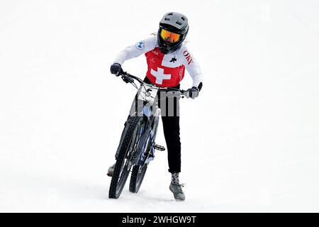 Chatel, Francia. 10 febbraio 2024. Foto di Alex Whitehead/SWpix.com - 10/02/2024 - Ciclismo - 2024 UCI Snow Bike World Championships - Chatel, alta Savoia, Francia - Women Elite Super G - Credit: SWpix/Alamy Live News Foto Stock