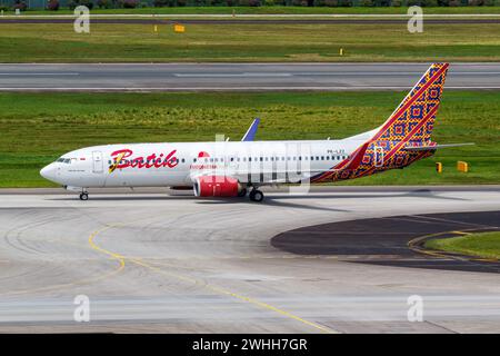 Changi, Singapore - 3 febbraio 2023: Un Boeing 737-800 della Batik Air Indonesia con il numero di registrazione PK-LZZ presso l'aeroporto Changi (SIN) in Foto Stock