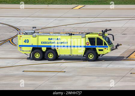 Dallas, USA - 7 maggio 2023: Un veicolo dei vigili del fuoco presso l'aeroporto Love Field di Dallas (DAL) negli Stati Uniti. Foto Stock