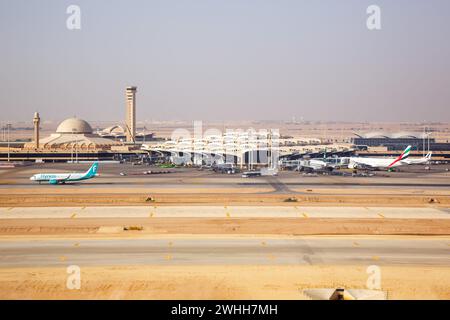 Riyadh, Arabia Saudita - 15 febbraio 2023: Veduta aerea dell'aeroporto internazionale di Riyadh a Riyadh, Arabia Saudita. Foto Stock