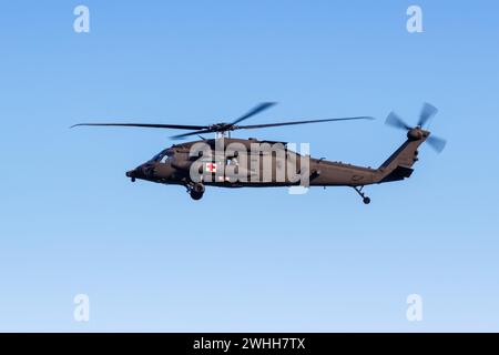 Spalato, Croazia - 29 maggio 2023: Un elicottero Sikorsky Blackhawk della US Air Force con numero 20-21132 all'aeroporto di Spalato (SPU) in Croazia. Foto Stock