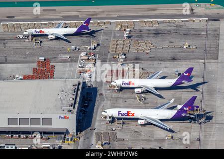 Los Angeles, USA - 4 novembre 2022: FedEx Express Aircraft presso l'aeroporto di Los Angeles (LAX) negli Stati Uniti. Foto Stock