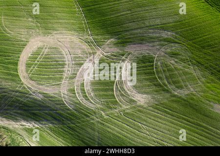 Disegni lasciati dopo aver lavorato la terra in Toscana Italia Foto Stock