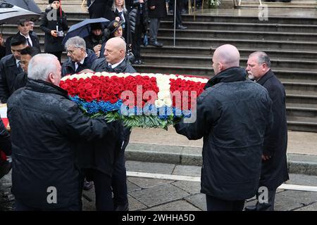 Torino, Italia. 10 febbraio 2024. La bara durante i funerali di S.R. Vittorio Emanuele di Savoia presso la Cattedrale di San Giovanni Battista (Duomo di Torino) a Torino, Italia, il 10 febbraio 2024. Foto di Marco Piovanotto/ABACAPRESS.COM credito: Abaca Press/Alamy Live News Foto Stock