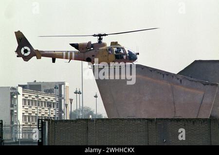 6 marzo 1991 un esercito britannico elicottero Gazelle ferries ambasciatore britannico Michael Weston per soddisfare John Major e il principe ereditario di Kuwait City. Foto Stock