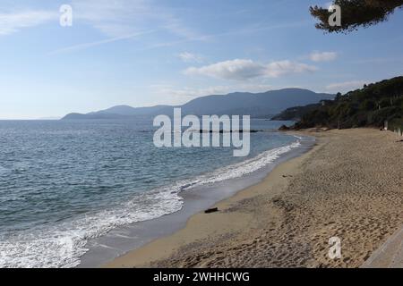 10 febbraio 2024. Meteo, viaggia da febbraio alla primavera a Gigaro Plage, la Croix-Valmer, Francia - Villa Louise - Domaine Louise - Credit Ilona Barna, BIPHOTONEWS, Alamy Live News Foto Stock