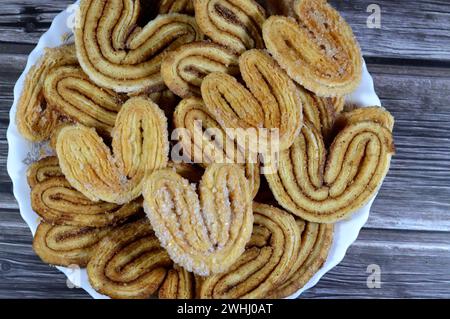 palmier, abbreviazione di foglie di palma feuille de palmier, biscotti francesi a cuori, i Palmiers sono fatti di pasta sfoglia, un impasto laminato simile al dou Foto Stock