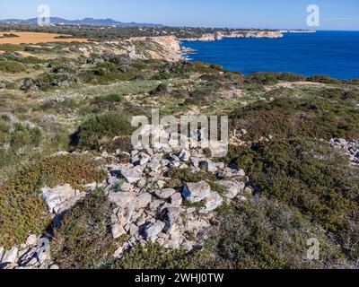 Punta des Baus rimane dell'insediamento talayotico Foto Stock