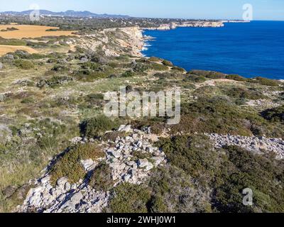 Punta des Baus rimane dell'insediamento talayotico Foto Stock