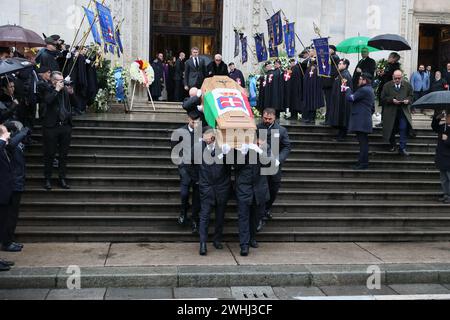 Torino, Italia. 10 febbraio 2024. La bara parte dal funerale di S.R. Vittorio Emanuele di Savoia presso la Cattedrale di San Giovanni Battista a Torino, Italia, il 10 febbraio 2024. Foto di Marco Piovanotto/ABACAPRESS.COM credito: Abaca Press/Alamy Live News Foto Stock