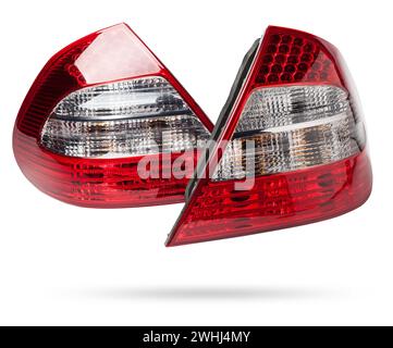 Elegante segnale di arresto dei fari in vetro trasparente bianco e rosso su sfondo isolato bianco in uno studio fotografico. Dettaglio per la sostituzione e sal Foto Stock