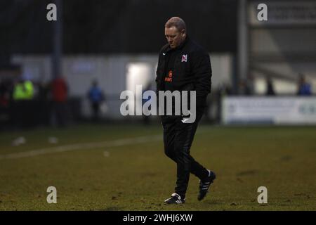 Un manager di Darlington Steve Watson esce dal campo durante la partita della Vanarama National League North tra Darlington e Alfreton Town a Blackwell Meadows, Darlington, sabato 10 febbraio 2024. (Foto: Robert Smith | mi News) crediti: MI News & Sport /Alamy Live News Foto Stock