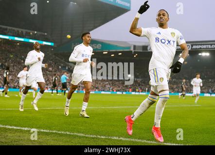 Il Crysencio Summerville del Leeds United celebra il terzo gol della squadra durante il match per il titolo Sky Bet a Elland Road, Leeds. Data foto: Sabato 10 febbraio 2024. Foto Stock