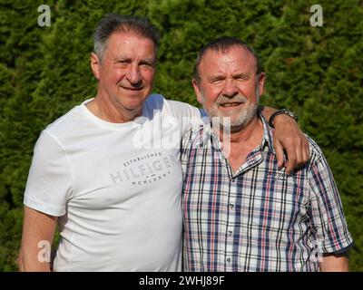 La leggenda della pallamano della RDT Wieland Schmidt e Ernst Gerlach incontrano gli ex giocatori del Magdeburg il 6/09/2023 Foto Stock