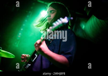 Edimburgo, Scozia. Mar 6 febbraio 2024. La band di chitarra di Edimburgo/Glasgow Isabella Strange sul palco della Mash House come gruppo di apertura dei Bikini Body. Foto Stock