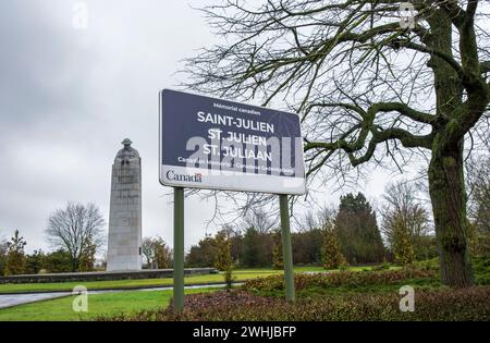 Il Canadian St Julien Memorial, noto anche come il soldato spietato, Ypres Salient Foto Stock