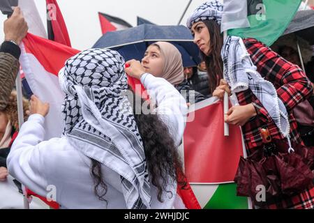 Roma, Italia. 10 febbraio 2024. Foto Mauro Scrobogna/LaPresse10-02-2024 Roma, Italia - Cronaca - Manifestazione della comunit&#xe0; palestinese in Italia - nella foto: momenti della manifestazione a sostegno della causa palestinese e della guerra contro lo stato di Israele a Gaza 10 febbraio 2024 Roma, Italia - News - dimostrazione della comunità palestinese in Italia - nella foto: momenti della manifestazione a sostegno della causa palestinese e della guerra contro lo Stato di Israele a Gaza credito: LaPresse/Alamy Live News Foto Stock