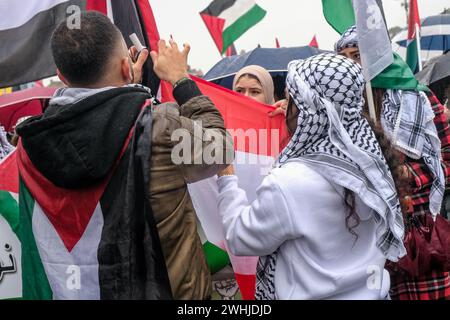 Roma, Italia. 10 febbraio 2024. Foto Mauro Scrobogna/LaPresse10-02-2024 Roma, Italia - Cronaca - Manifestazione della comunit&#xe0; palestinese in Italia - nella foto: momenti della manifestazione a sostegno della causa palestinese e della guerra contro lo stato di Israele a Gaza 10 febbraio 2024 Roma, Italia - News - dimostrazione della comunità palestinese in Italia - nella foto: momenti della manifestazione a sostegno della causa palestinese e della guerra contro lo Stato di Israele a Gaza credito: LaPresse/Alamy Live News Foto Stock