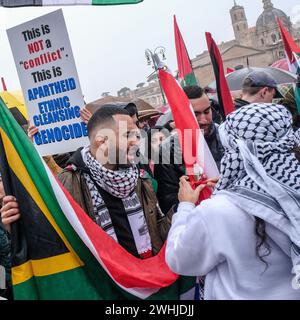 Roma, Italia. 10 febbraio 2024. Foto Mauro Scrobogna/LaPresse10-02-2024 Roma, Italia - Cronaca - Manifestazione della comunit&#xe0; palestinese in Italia - nella foto: momenti della manifestazione a sostegno della causa palestinese e della guerra contro lo stato di Israele a Gaza 10 febbraio 2024 Roma, Italia - News - dimostrazione della comunità palestinese in Italia - nella foto: momenti della manifestazione a sostegno della causa palestinese e della guerra contro lo Stato di Israele a Gaza credito: LaPresse/Alamy Live News Foto Stock