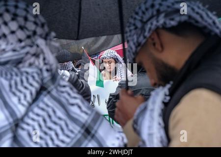 Roma, Italia. 10 febbraio 2024. Foto Mauro Scrobogna/LaPresse10-02-2024 Roma, Italia - Cronaca - Manifestazione della comunit&#xe0; palestinese in Italia - nella foto: momenti della manifestazione a sostegno della causa palestinese e della guerra contro lo stato di Israele a Gaza 10 febbraio 2024 Roma, Italia - News - dimostrazione della comunità palestinese in Italia - nella foto: momenti della manifestazione a sostegno della causa palestinese e della guerra contro lo Stato di Israele a Gaza credito: LaPresse/Alamy Live News Foto Stock