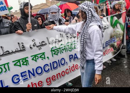 Roma, Italia. 10 febbraio 2024. Foto Mauro Scrobogna/LaPresse10-02-2024 Roma, Italia - Cronaca - Manifestazione della comunit&#xe0; palestinese in Italia - nella foto: momenti della manifestazione a sostegno della causa palestinese e della guerra contro lo stato di Israele a Gaza 10 febbraio 2024 Roma, Italia - News - dimostrazione della comunità palestinese in Italia - nella foto: momenti della manifestazione a sostegno della causa palestinese e della guerra contro lo Stato di Israele a Gaza credito: LaPresse/Alamy Live News Foto Stock