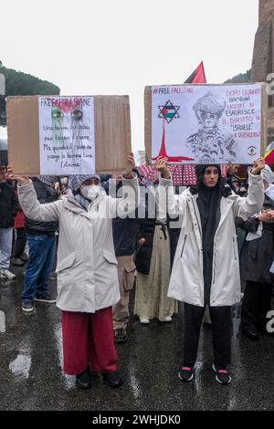 Roma, Italia. 10 febbraio 2024. Foto Mauro Scrobogna/LaPresse10-02-2024 Roma, Italia - Cronaca - Manifestazione della comunit&#xe0; palestinese in Italia - nella foto: momenti della manifestazione a sostegno della causa palestinese e della guerra contro lo stato di Israele a Gaza 10 febbraio 2024 Roma, Italia - News - dimostrazione della comunità palestinese in Italia - nella foto: momenti della manifestazione a sostegno della causa palestinese e della guerra contro lo Stato di Israele a Gaza credito: LaPresse/Alamy Live News Foto Stock